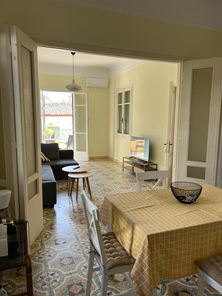 άλμα - Spacious Boutique At The Center Apartment Kalamata