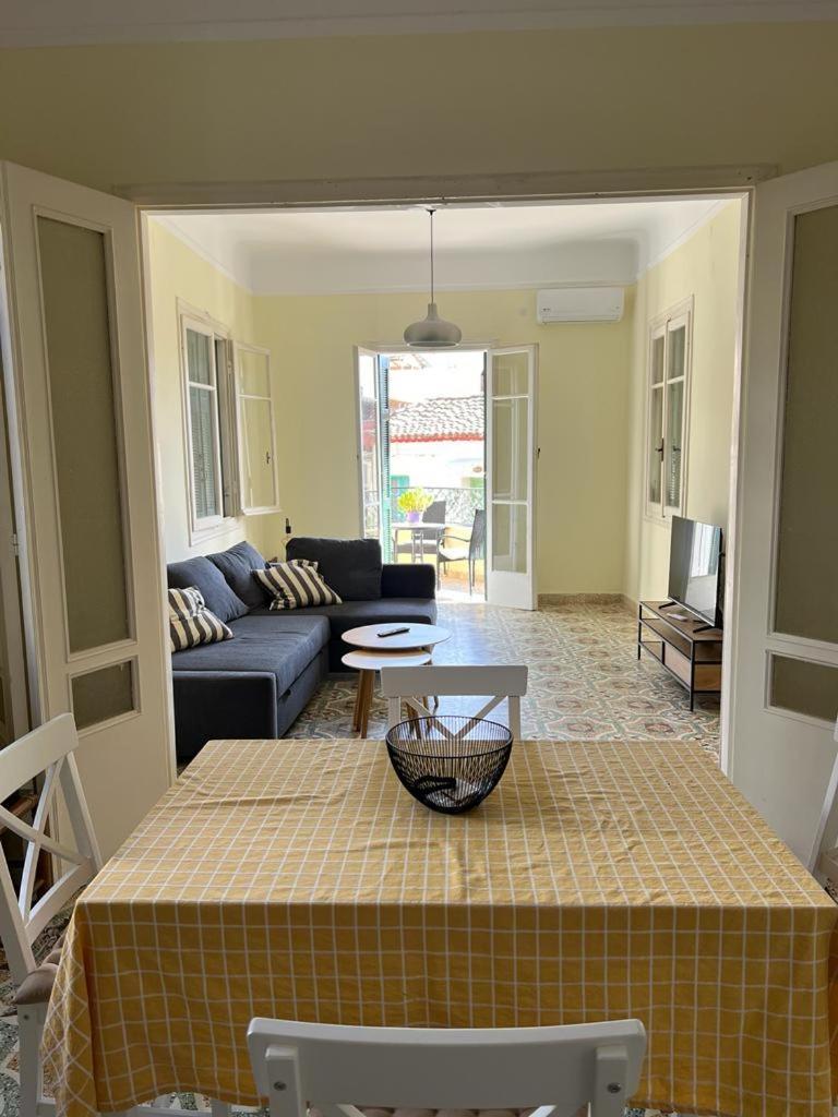 άλμα - Spacious Boutique At The Center Apartment Kalamata